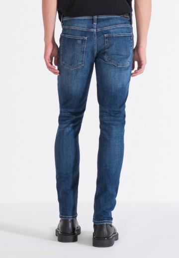 Узкие джинсы