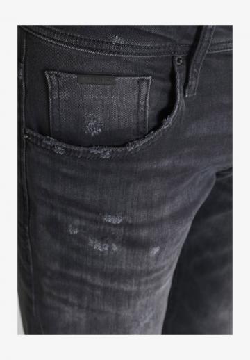 Узкие джинсы