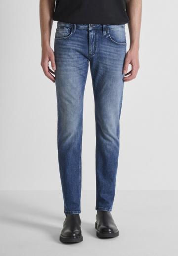 Узкие джинсы