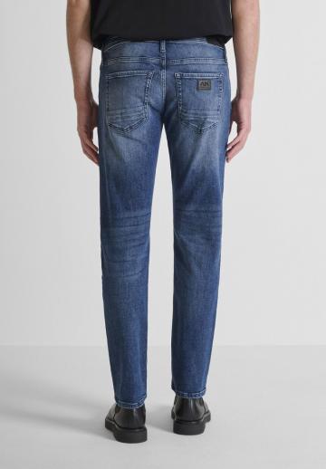 Узкие джинсы