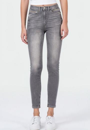 Узкие джинсы