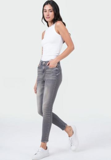 Узкие джинсы