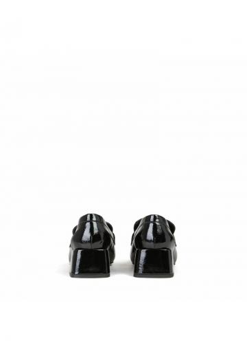 Туфли с высоким носом