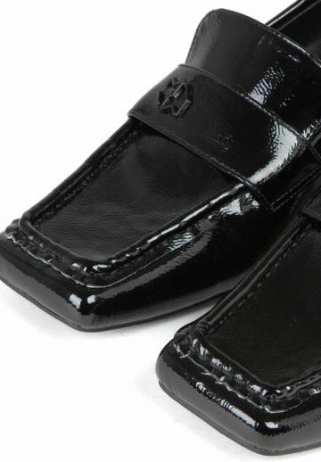 Туфли с высоким носом