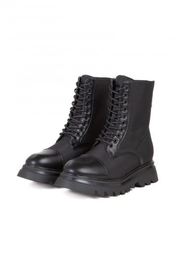 Ботинки на шнуровке