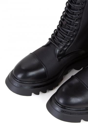 Ботинки на шнуровке