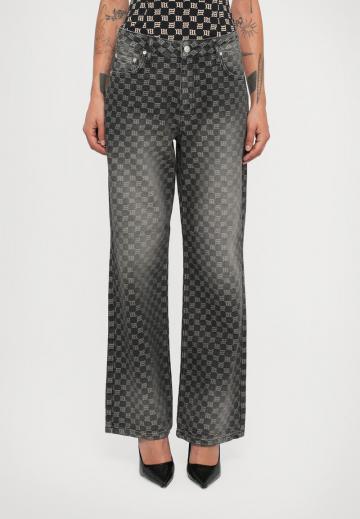 Джинсы бойфренда