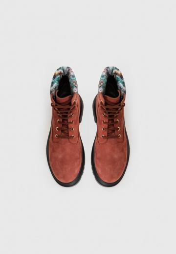 Ботинки на шнуровке
