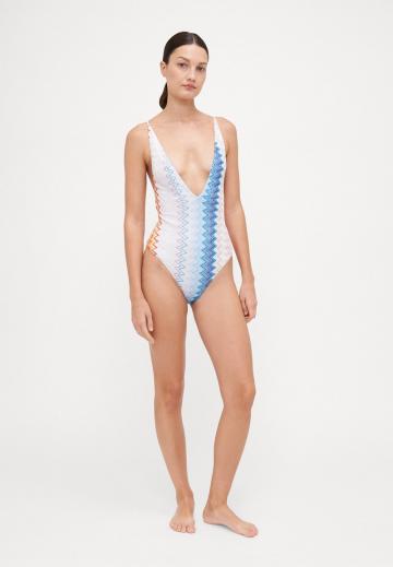 Слитный купальник