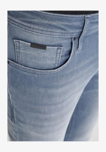 Узкие джинсы