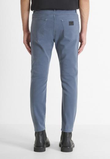 Узкие джинсы