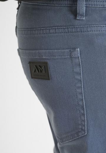 Узкие джинсы