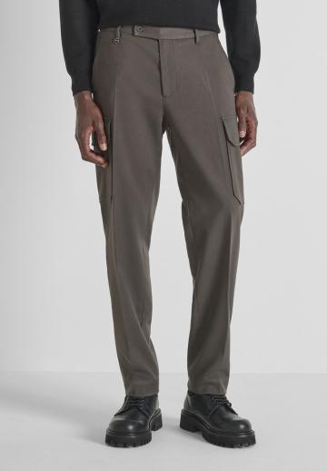 Брюки с накладными карманами