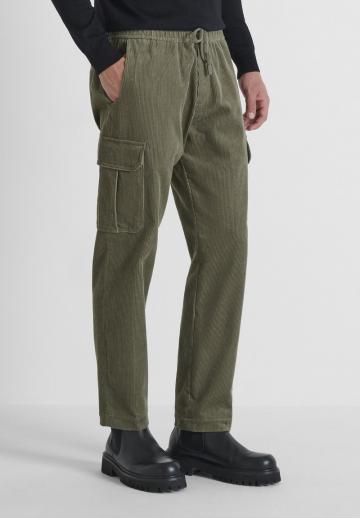 Брюки с накладными карманами