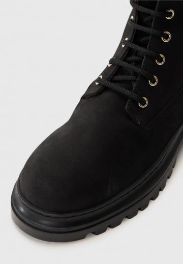 Ботинки на шнуровке