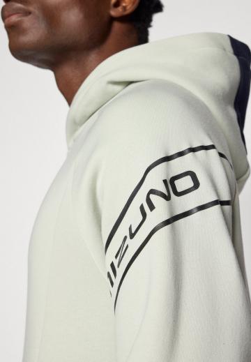 Спортивная кофта