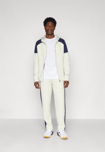 Спортивная кофта