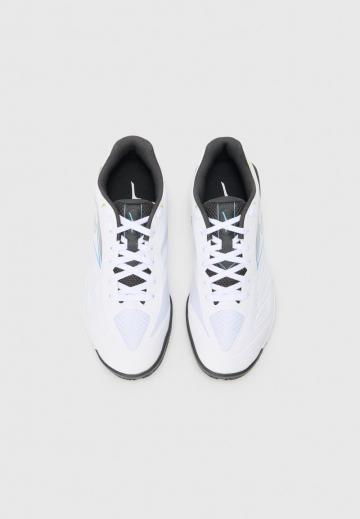 Кроссовки для зала