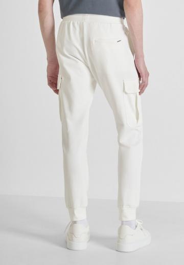 Брюки с накладными карманами