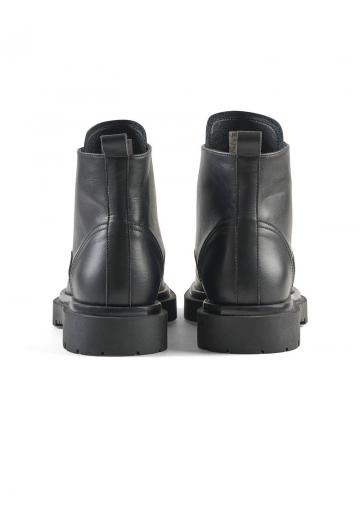 Ботинки на шнуровке