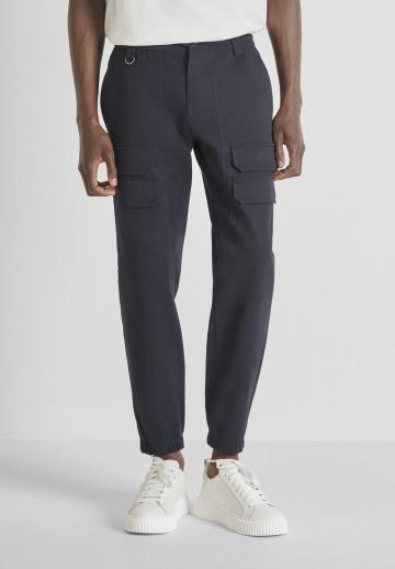 Брюки с накладными карманами