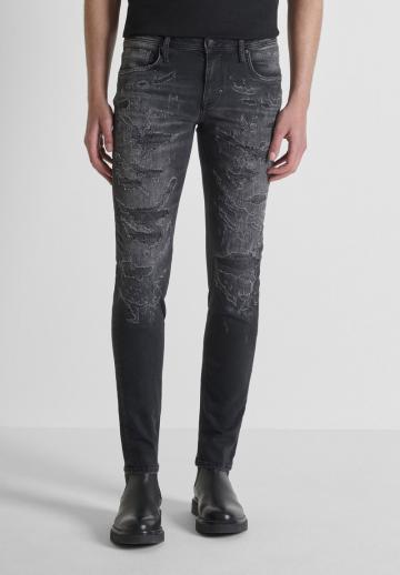 Узкие джинсы