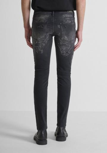 Узкие джинсы