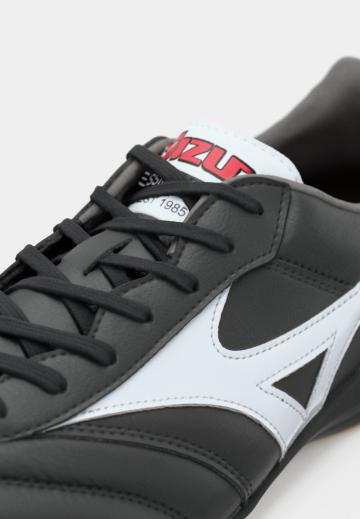 Футбольные бутсы