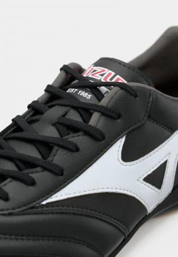 Футбольные бутсы