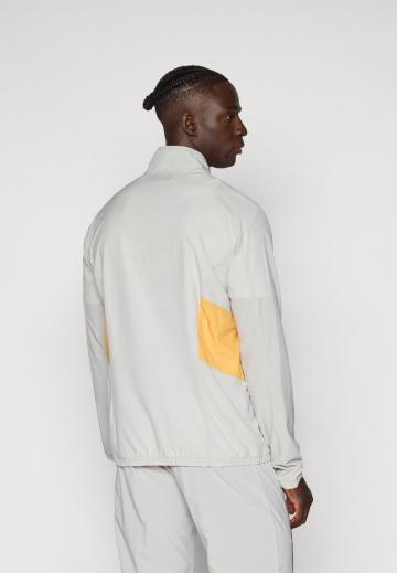 Спортивная куртка