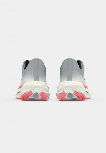 Беговые кроссовки