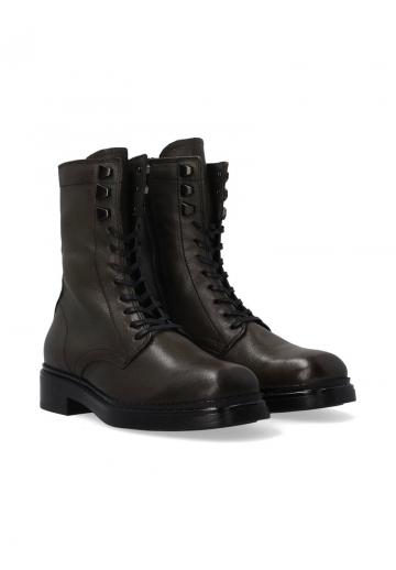 Ботинки на шнуровке