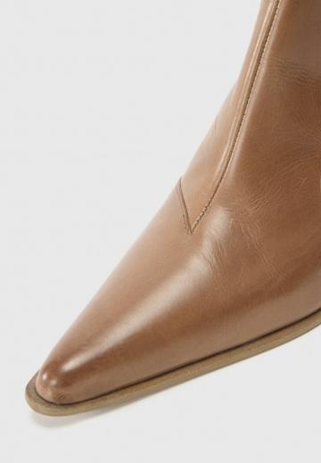 Высокие сапоги