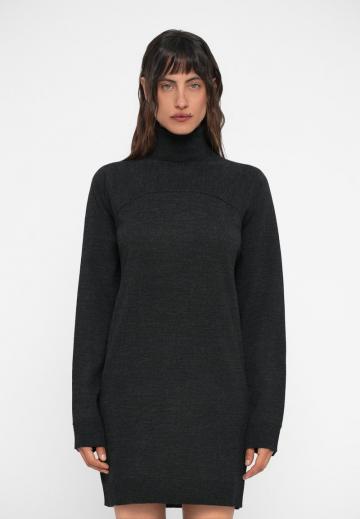 Вязаное платье