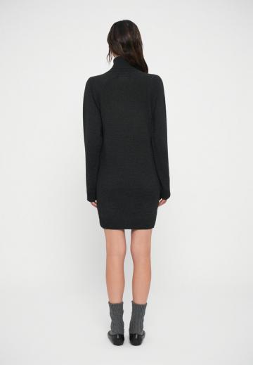 Вязаное платье