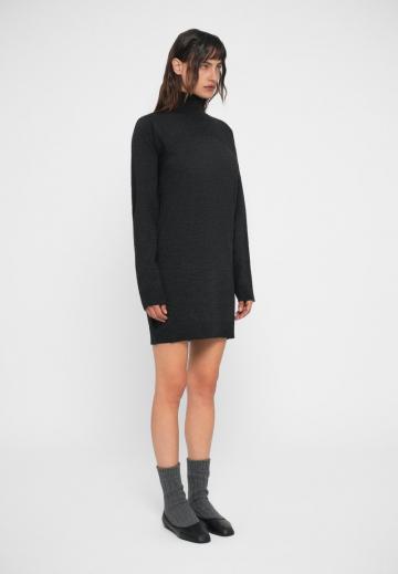 Вязаное платье