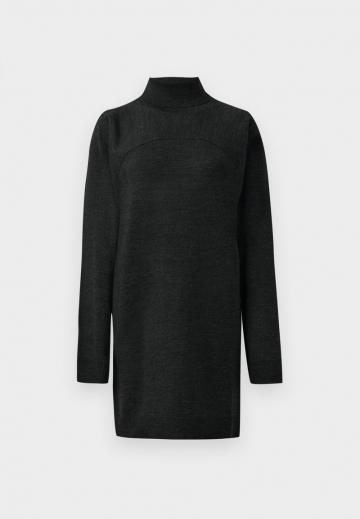 Вязаное платье