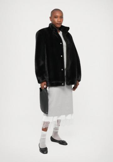 Короткое пальто