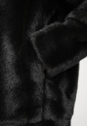 Короткое пальто