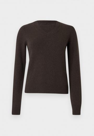 Пуловер с вырезом V
