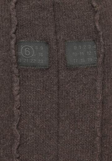 Пуловер с вырезом V