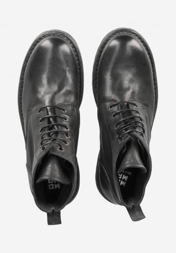 Ботинки на шнуровке
