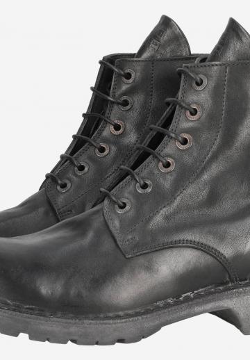 Ботинки на шнуровке