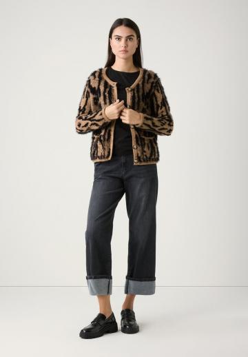 Жаккардовая вязаная кофта