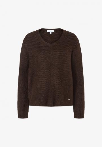 Пуловер с вырезом V