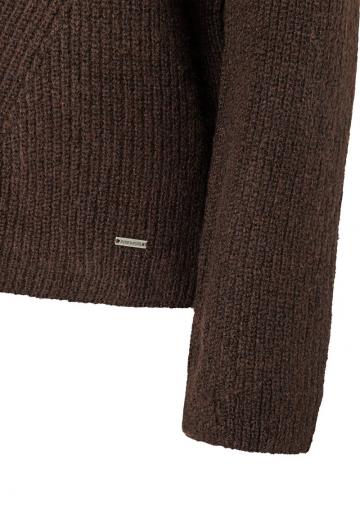 Пуловер с вырезом V