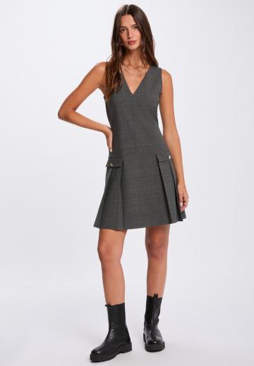 Короткое платье
