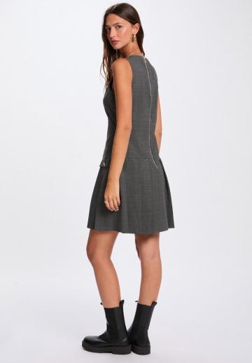 Короткое платье