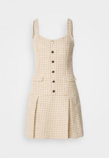 Короткое платье