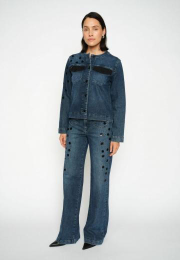 Клешеные джинсы